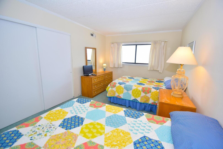 Room 5, Ocean Trail 102 2 Br condo by RedAwning, Worcester
