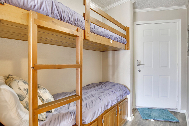 Room 5, Casa Del Mar C279 1 Bedroom Condo by RedAwning, Galveston