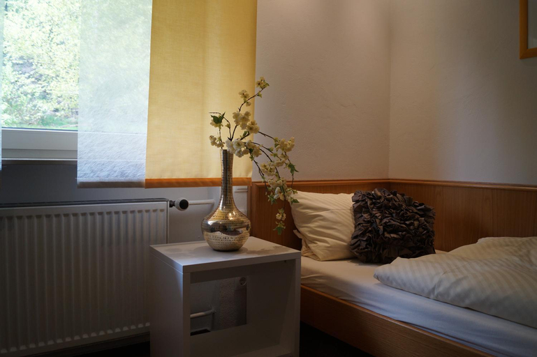 Bedroom 3, Hotel Berg, Donnersbergkreis