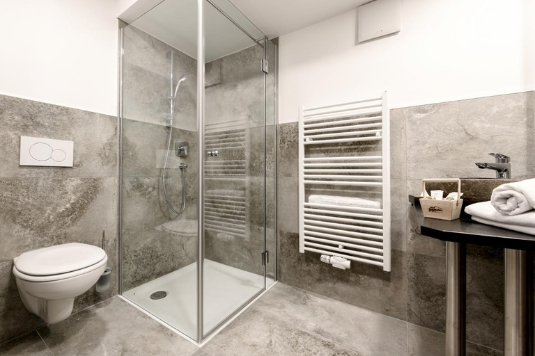 Bathroom 2, Berghotel Gerlosstein, Schwaz