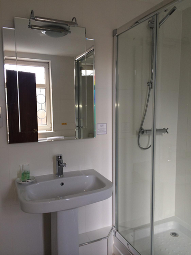 Bathroom, The Masons Arms Hotel, Bridgend