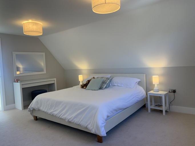 Bedroom 2, 1-bed - Sleeps 2 - Pet Friendly w Parking, Central Bedfordshire