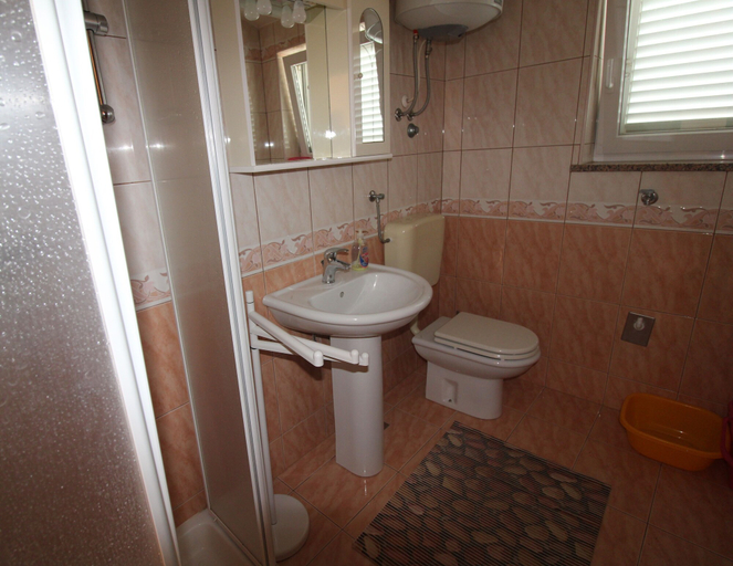 Bathroom, Room in Studio - Apartment Aniko Near the sea, Premantura