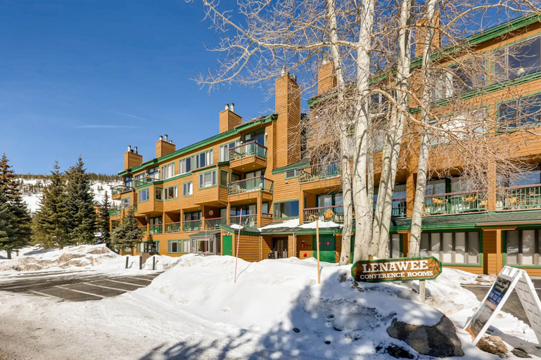 Exterior & Views, Lenawee 1747, Summit