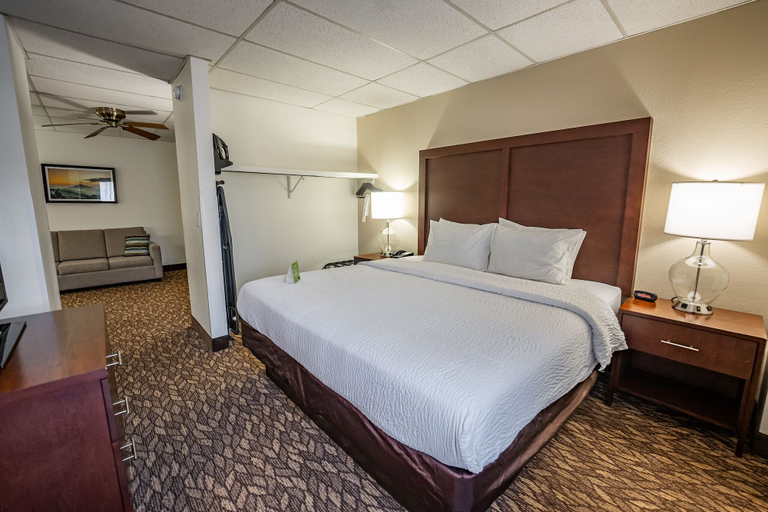 Bedroom 3, Christopher Inn and Suites, Ross