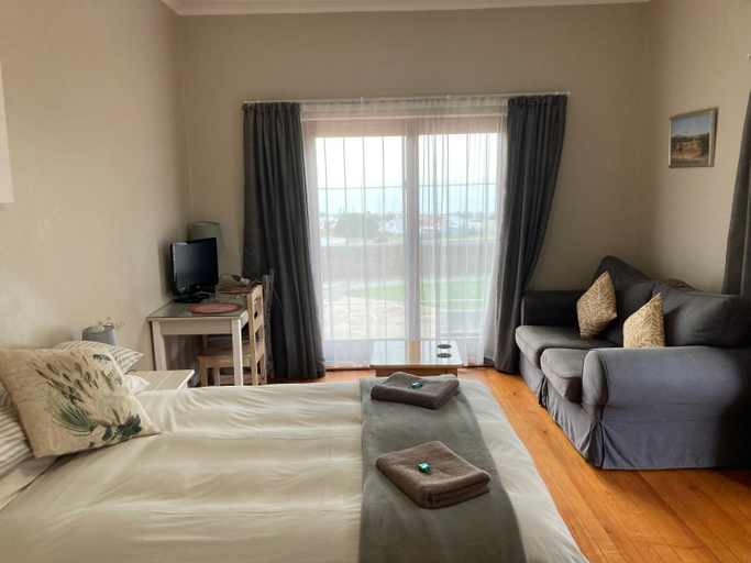 Others 4, Kirknewton, Nelson Mandela Bay