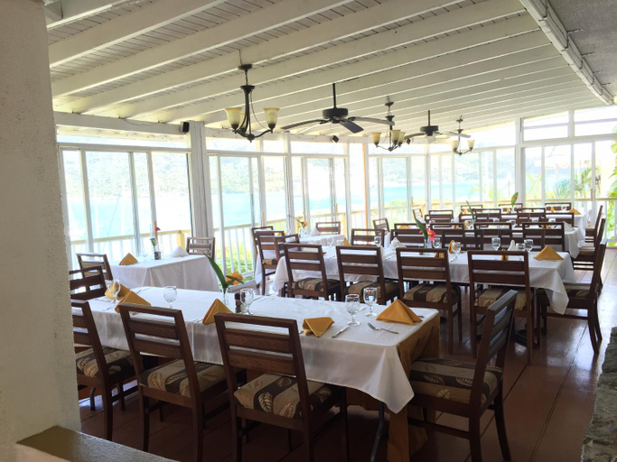 Food & Drinks 5, Fort Burt Hotel