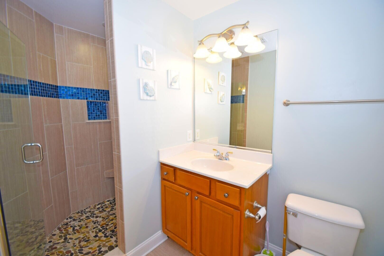 Bathroom 5, Bella Mar C 4 Bedroom Townhouse by RedAwning, Worcester