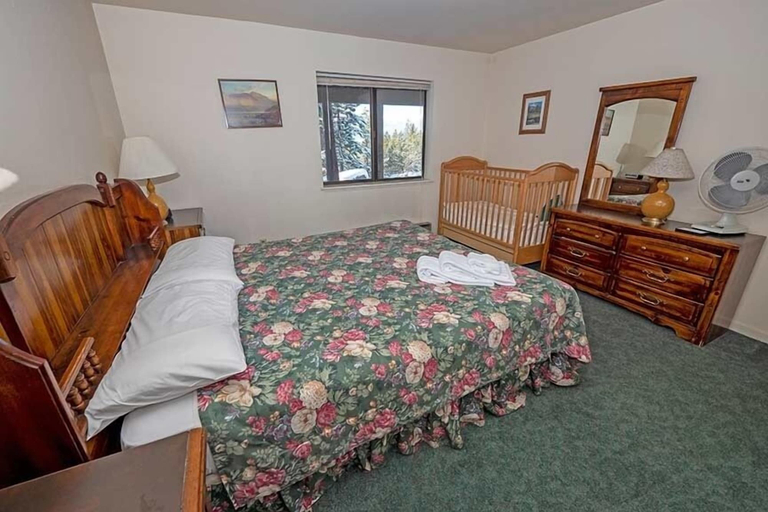 Room 4, 1228 Timber Lane 4 Bedroom Home by RedAwning, El Dorado