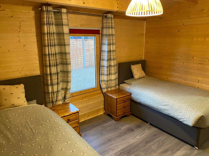 Bedroom 3, Inviting 2-bedroom Cabin in Ashton Under Hill, Worcestershire