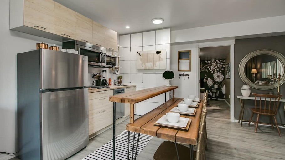 Private kitchen 5, Designer Condo in Hip Zen Yard! Midtown Phoenix!, Maricopa