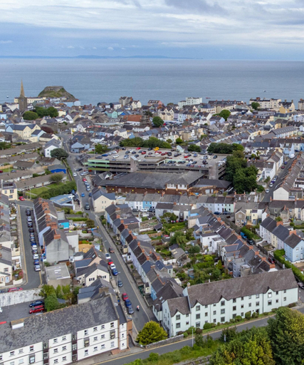 Room 2, Park Place Court 2 - Close to Beach, Pembrokeshire
