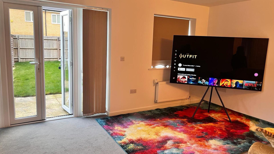 Others 5, Pristine 3-bed House in Grays, Thurrock