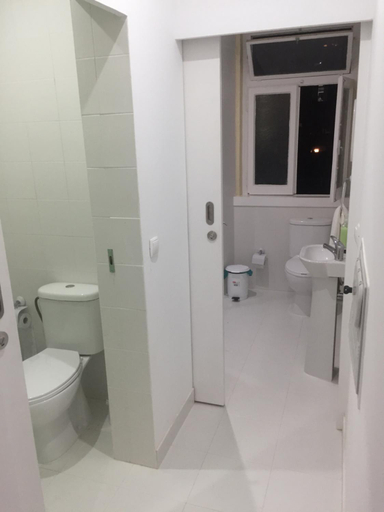Bathroom 3, Residencia Almirante, Lisbon