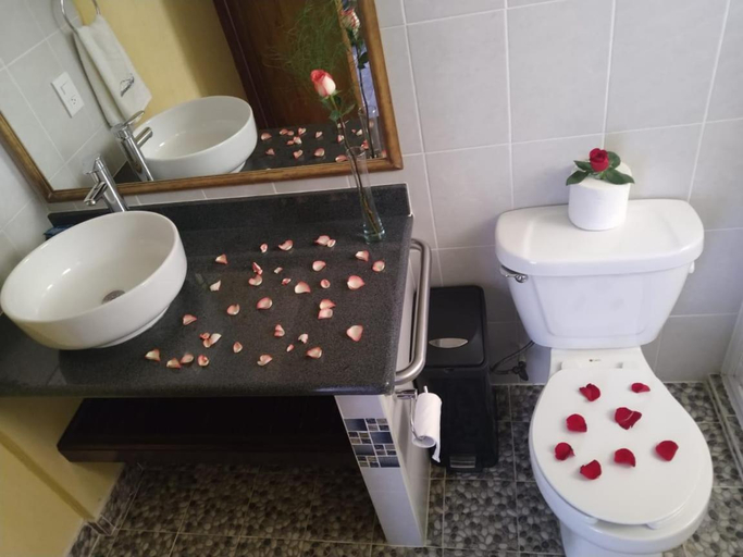 Bathroom 3, Club Tejamaniles, Hidalgo