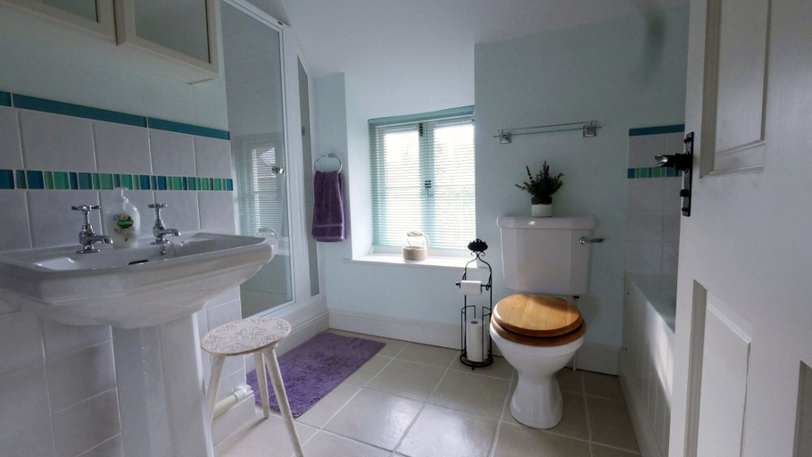 Bathroom, Stunning 3-bed Cottage in Dorchester, Dorset