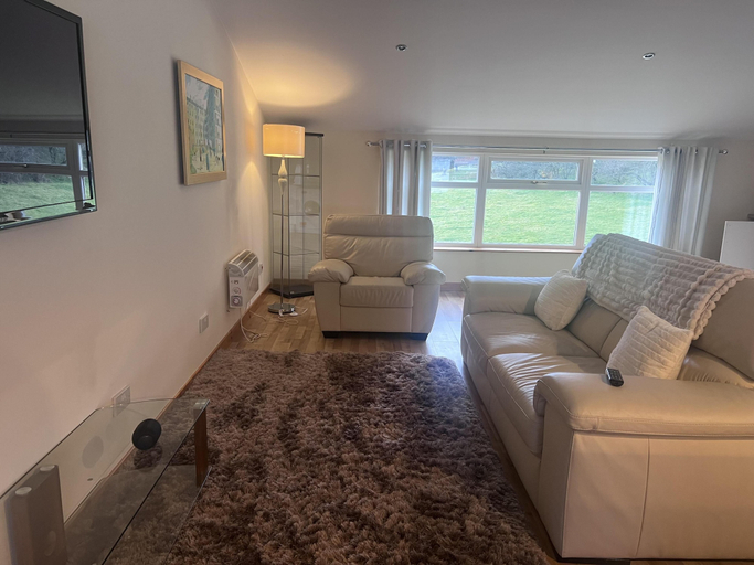 Others 5, Captivating 2 Bed Apartment in Newhouse, North Lanarkshire