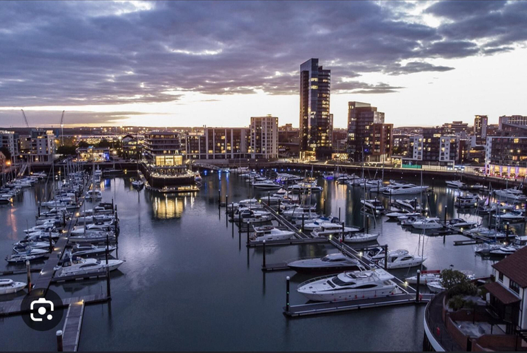 Others 5, Stunning 3-bed, 3-bath Apartment in Southampton, Southampton