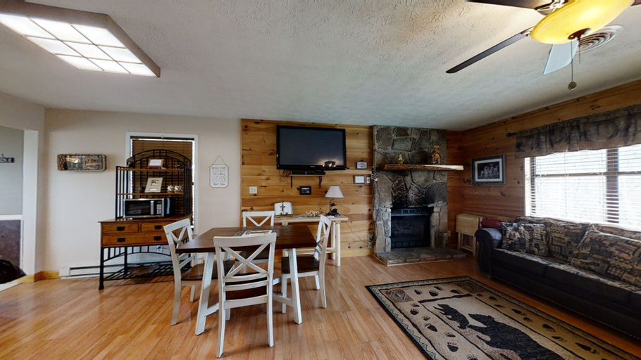 Others 5, Heaven's Door 2 Bedroom Cabin by RedAwning, Sevier