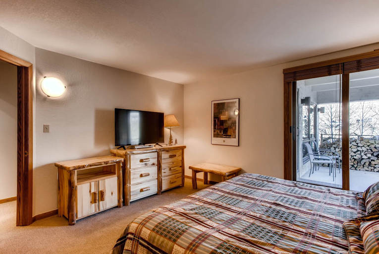 Room 5, #2 - M Den 2 Bedroom Cabin by RedAwning, Gunnison