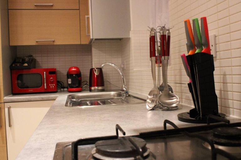 Others 5, Apartment - Sleeps 2 - Parking - Station Close, London