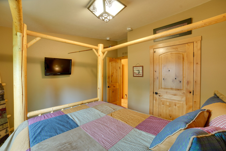 Bedroom 3, 'moose Lodge' Cabin w/ Entertainment Gazebo!, King