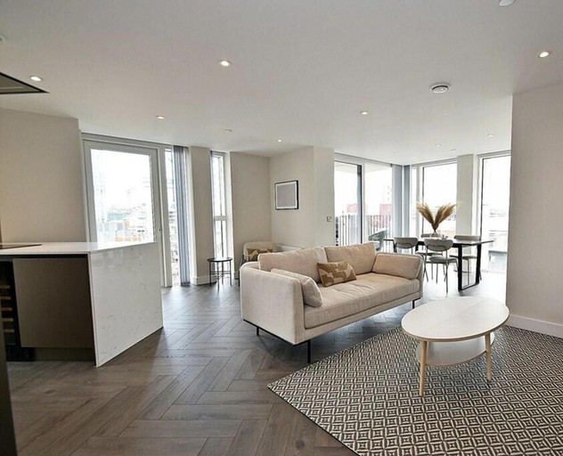 Others 5, Top Floor 3-bed Penthouse in Manchester, Manchester