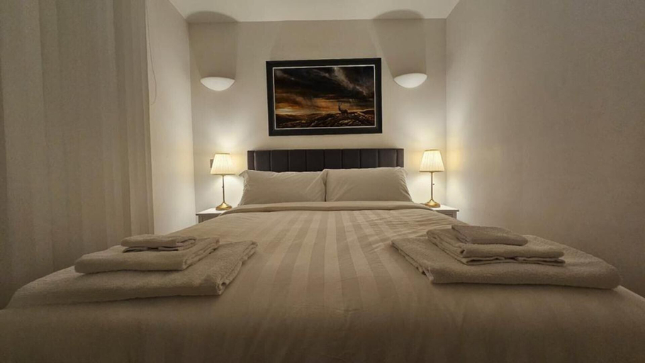 Bedroom 2, Luxury Apartment in Canary Wharf, London