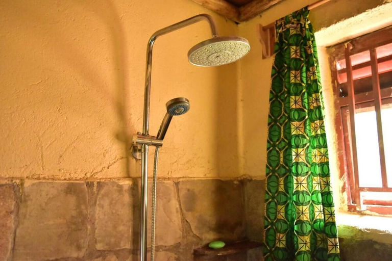 Bathroom 3, Room in B&B - Red Rocks Rwanda - Triple Room, Musanze