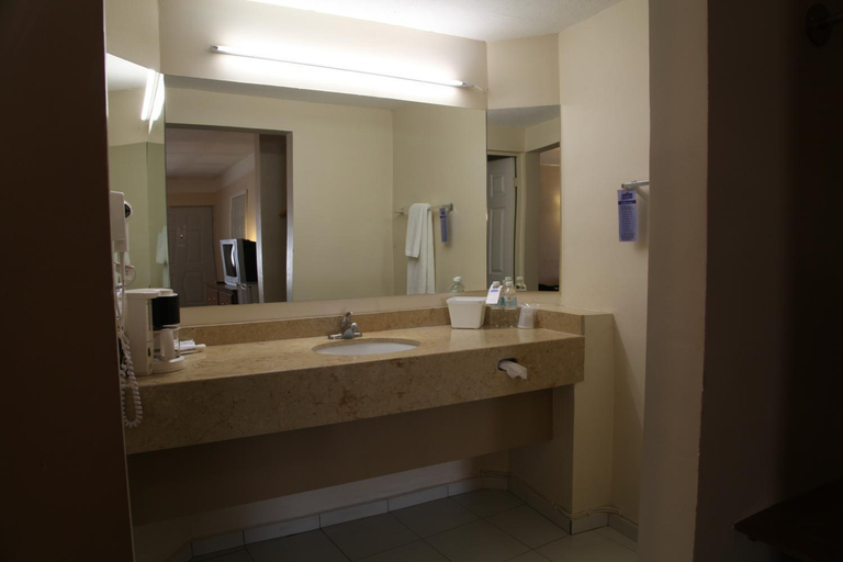 Bathroom 3, American Inn Hotel & Suites Parral, Allende