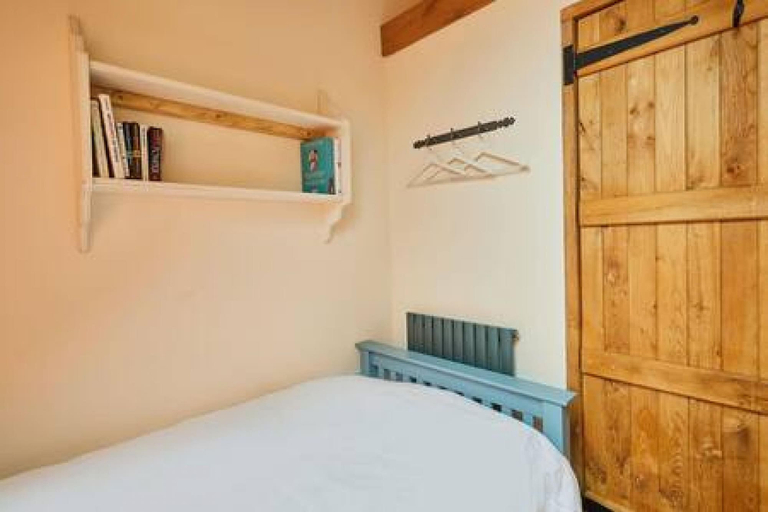 Bedroom 3, Host Stay Llewenau Draw Barn, Powys