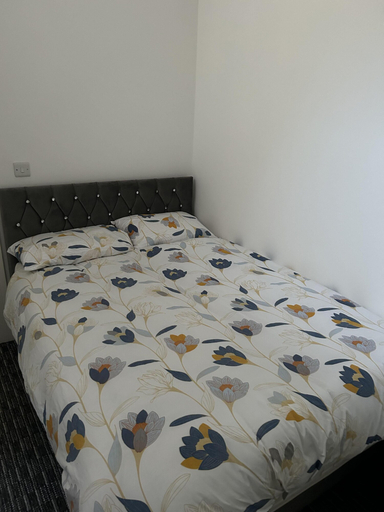 Bedroom 3, Lovely 1-bed Apartment in Salford, Manchester
