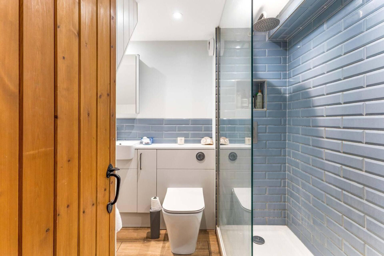 Bathroom 4, Little Braybrooke Cottage- Saffron Walden, Essex