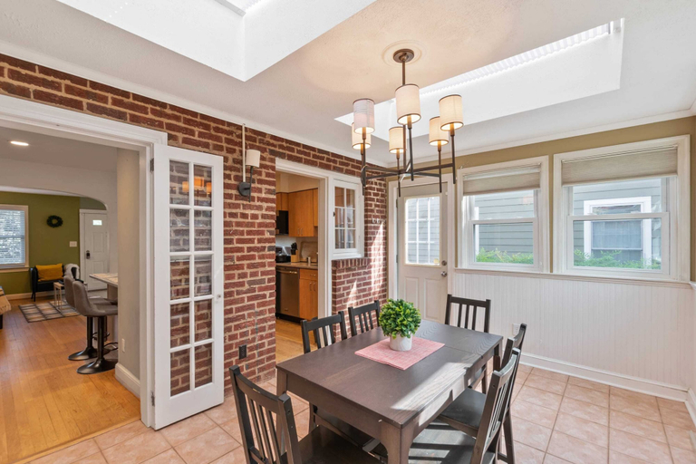 Others 4, Beautiful 3br/3ba Colonial House by Cozysuites, Alexandria