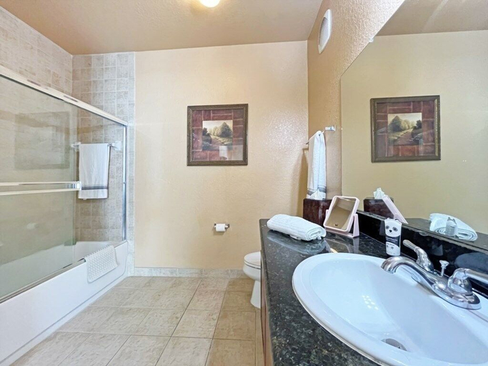 Bathroom 3, Tuscan Dream 2 Bedroom Condo by RedAwning, Osceola