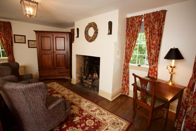 Others 5, The Zevely Inn, Forsyth