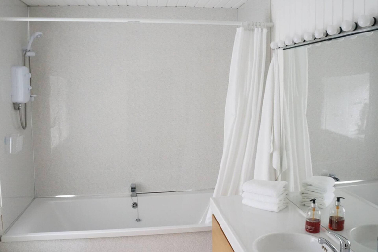 Bathroom 3, Rothesay - Apartment - Sleeps9 - Petsok - Parking, North Ayrshire