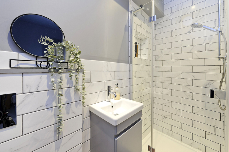 Bathroom 3, Twickenham Green, London