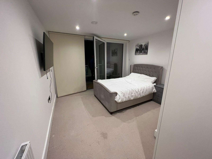 Bedroom 5, Impeccable 2-bed Apartment in Erith, London