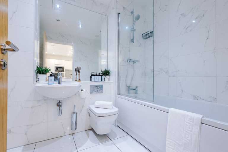 Bathroom 4, Remarkable 2-bed Apartment in Birmingham, Birmingham