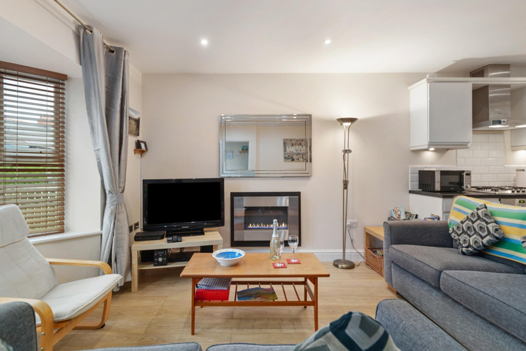 Room 4, Park Place Court 2 - Close to Beach, Pembrokeshire