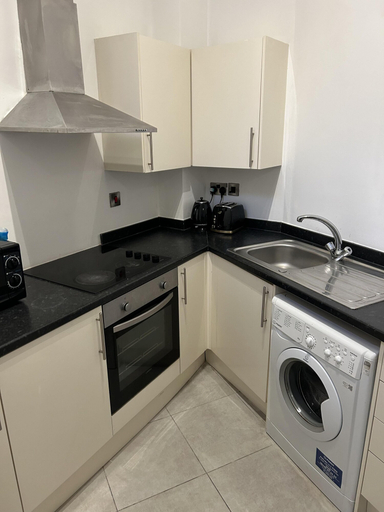 Others 5, Lovely 1-bed Apartment in Salford, Manchester