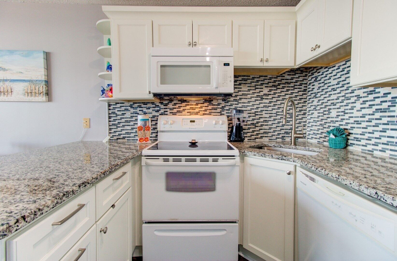 Private kitchen 3, 0607 Just Beachy by Atlantic Towers, New Hanover