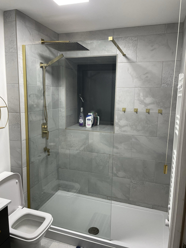 Bathroom 2, Charming 2-bed Apartment in Bow, London, London