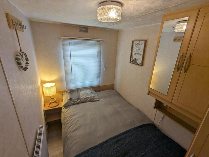 Room 4, Sandy Paws Dog Friendly - Anderby Creek, Lincolnshire