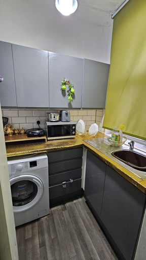 Others 3, Beautiful 1-bed House in Leeds, Leeds