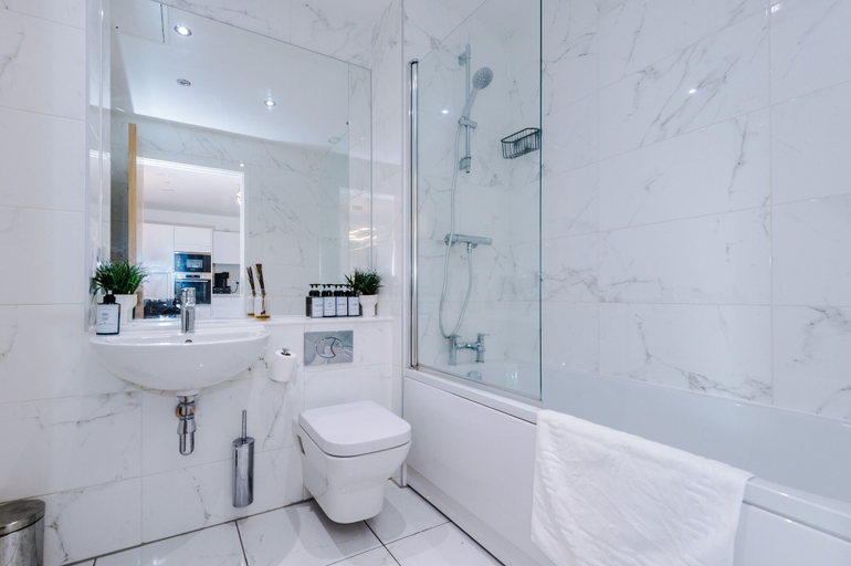 Bathroom 4, Luxury Stay With Fantastic Discounts, Birmingham