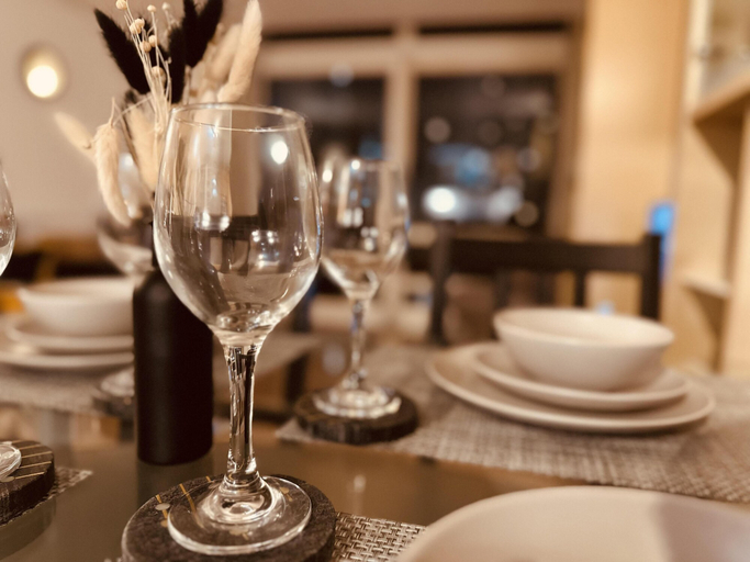 Food & Drinks 3, Captivating 2-bed Apartment in Canary Wharf, London