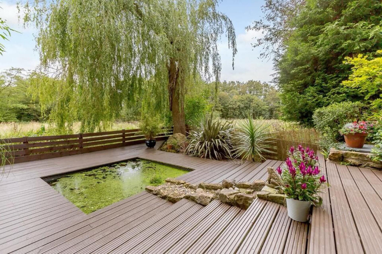 Property grounds 2, 4-bed House in Wetherby, Sleeps 8, Near York, Leeds