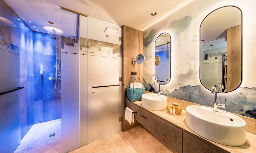 Bathroom 5, Alpine Luxury SPA Resort Schwarzenstein, Bolzano